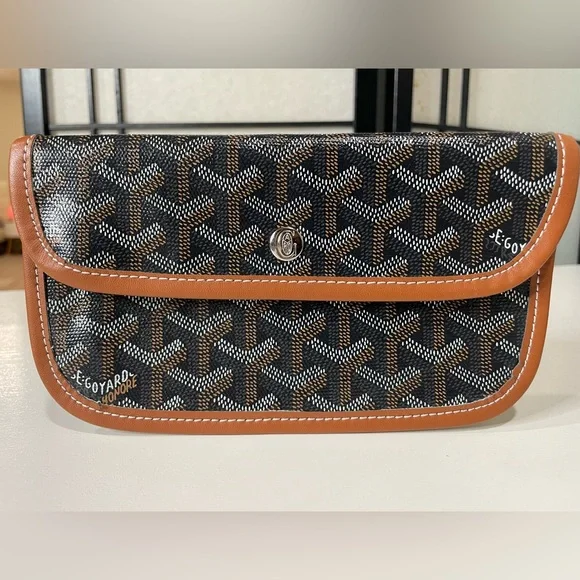 Chevron Style Envelope Pouch Wallet, Brown/Tan - Inspiration- 20x11 cm - Picture 1 of 11